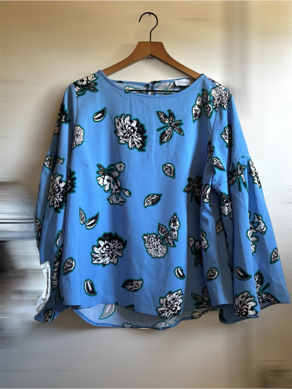 🌸 Closet London Floral Bell-Sleeve Blouse 🌸